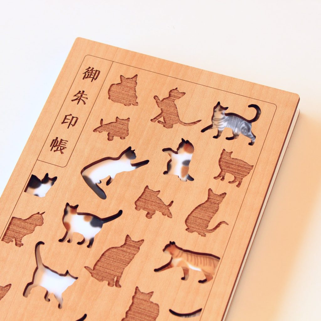 【猫と一緒にご縁を結ぶ】木の匂いに癒される”お猫様モチーフ”の御朱印帳をヴィレヴァン通販で取り扱い開始！