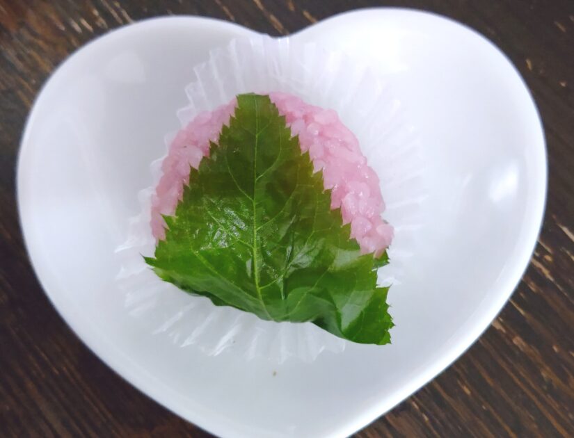 MOON PHASES CALENDAR April 2022～作家＆月の魔女・小泉茉莉花が月立ちから月籠りまでの月からキャッチしたメッセージをお気に入りのスイーツといっしょにお届けします