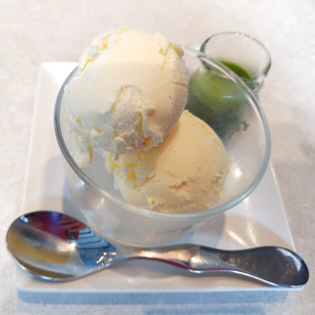 MOON PHASES CALENDAR April 2023～作家＆月の魔女・小泉茉莉花が月立ちから月籠りまでの月からキャッチしたメッセージをお気に入りのスイーツといっしょにお届けします